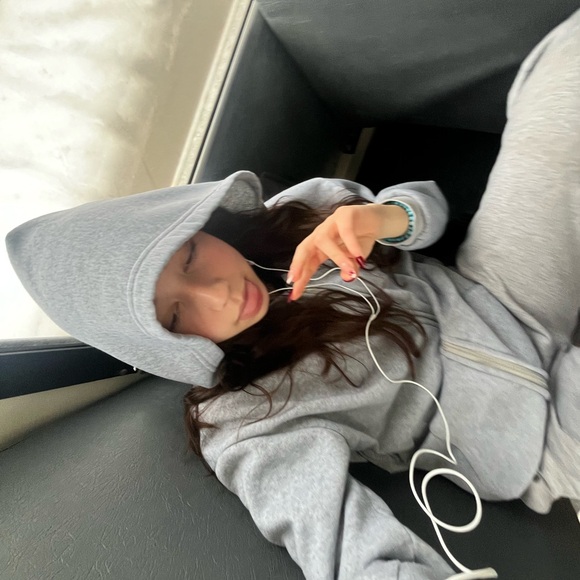 Meet your Posher, Evalynn - Picture 1 of 1